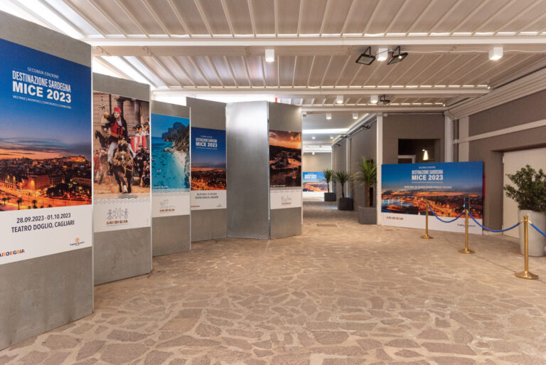 downtown-centro-congressi-cagliari-espositori-Expo esterno